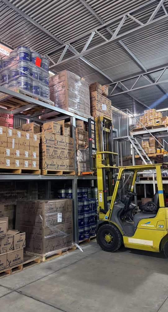 Almacén CJ Importador con montacarga