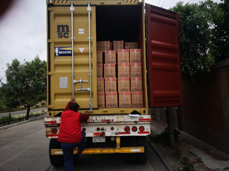 Llegada de un contenedor con productos Aiko